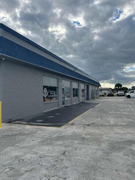 Primary Photo Of 1592 SE Village Green Dr, Port Saint Lucie Warehouse For Lease