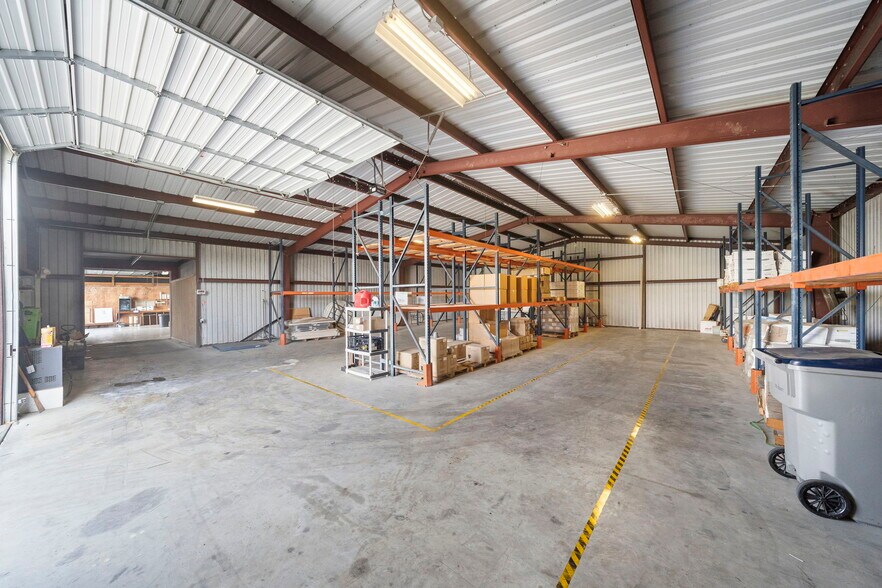 More Photos Of 421 Jones Rd, Highlands Warehouse For Lease