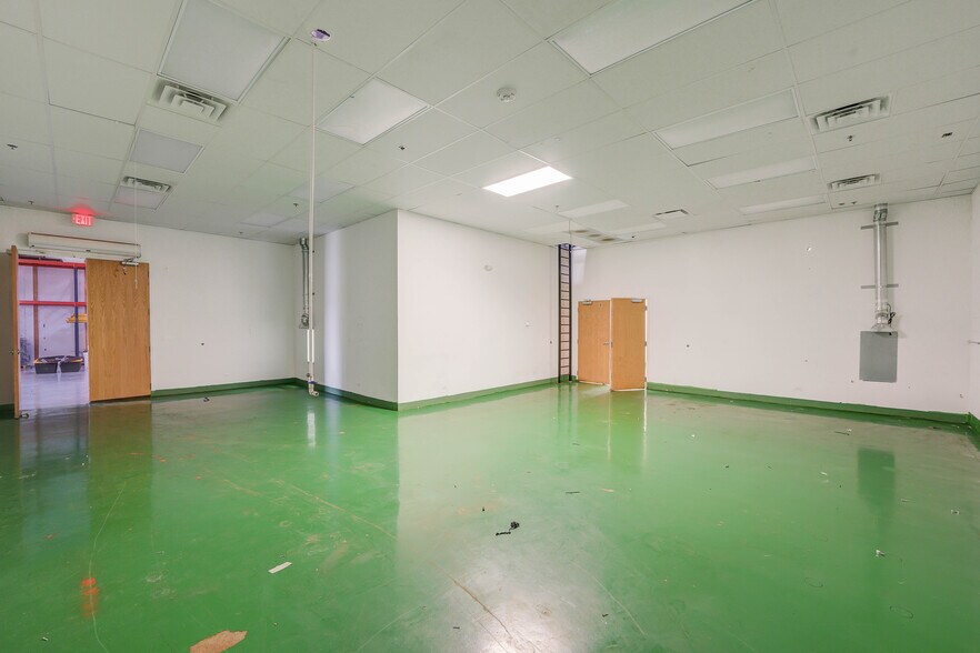 More Photos Of 10410-10426 163rd Pl, Orland Park Manufacturing For Sale