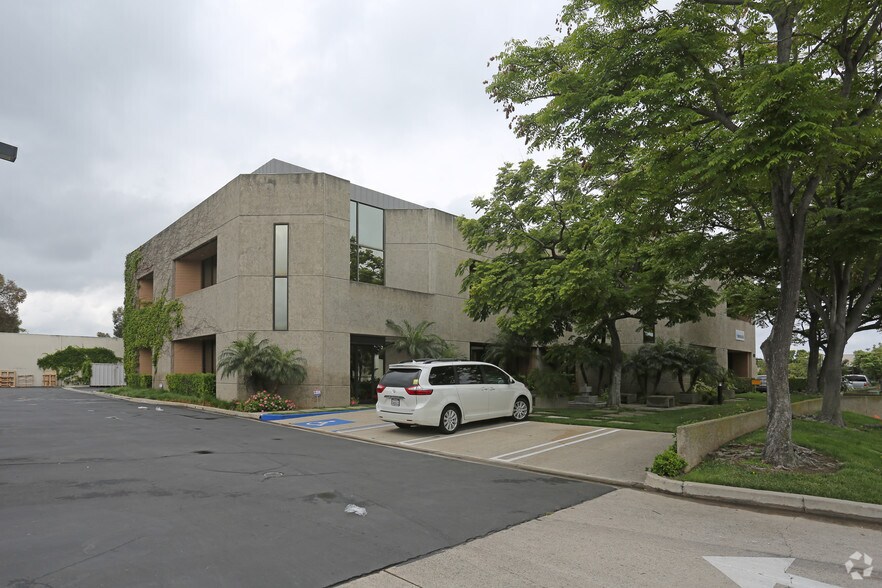 More Photos Of 15 Marconi, Irvine Light Distribution For Lease