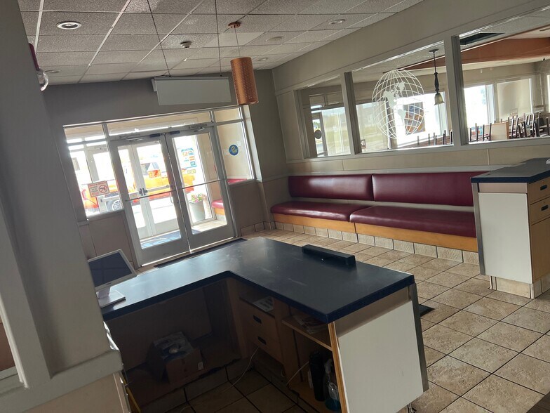 More Photos Of 1347 Kinneman Dr, Bourbonnais Restaurant For Sale