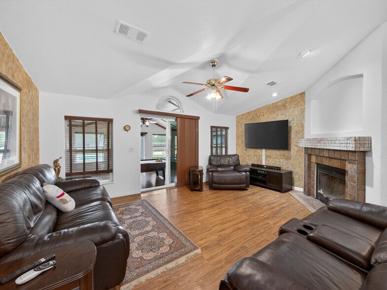 More Photos Of 279 Highline Dr, Bastrop Land For Sale