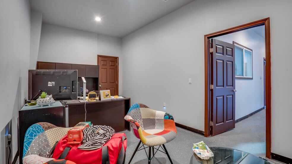 More Photos Of 3232 E Olympic Blvd, Los Angeles Warehouse For Sale