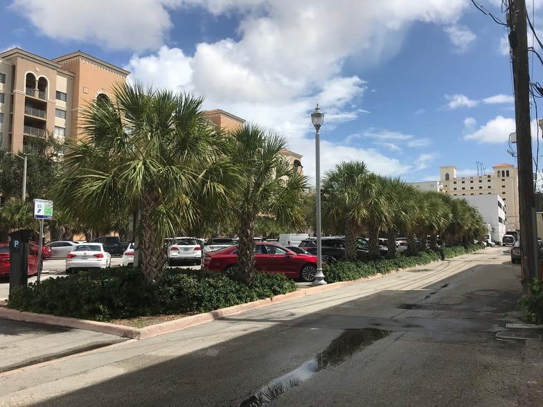 More Photos Of 355-359 Miracle Mile, Coral Gables Freestanding For Lease