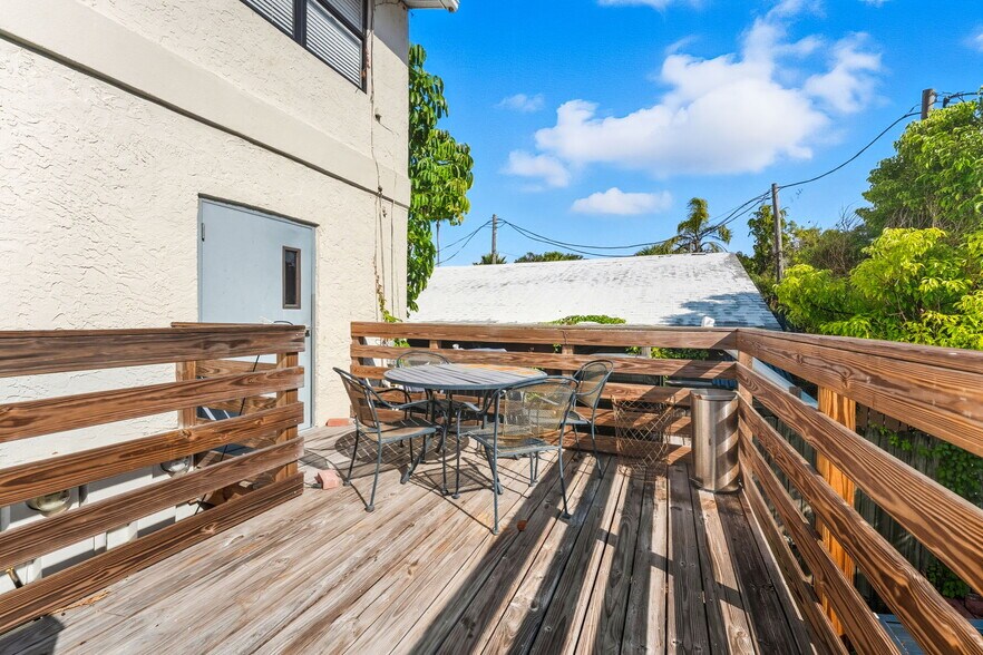 More Photos Of 3062 Beach Blvd S, Gulfport General Retail For Sale