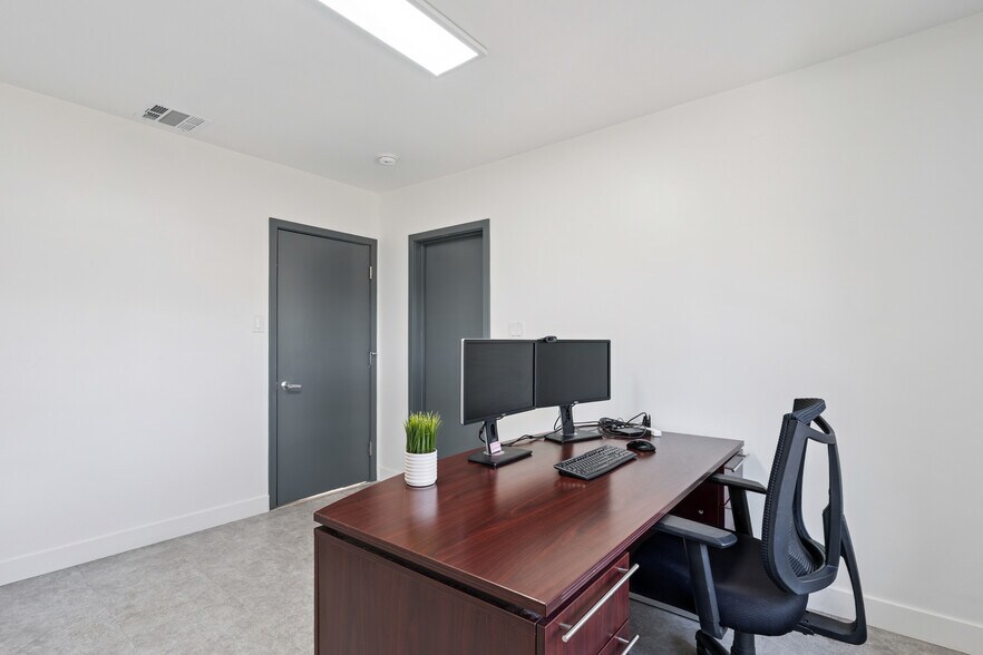 More Photos Of 207 N Victory Blvd, Burbank Office For Lease