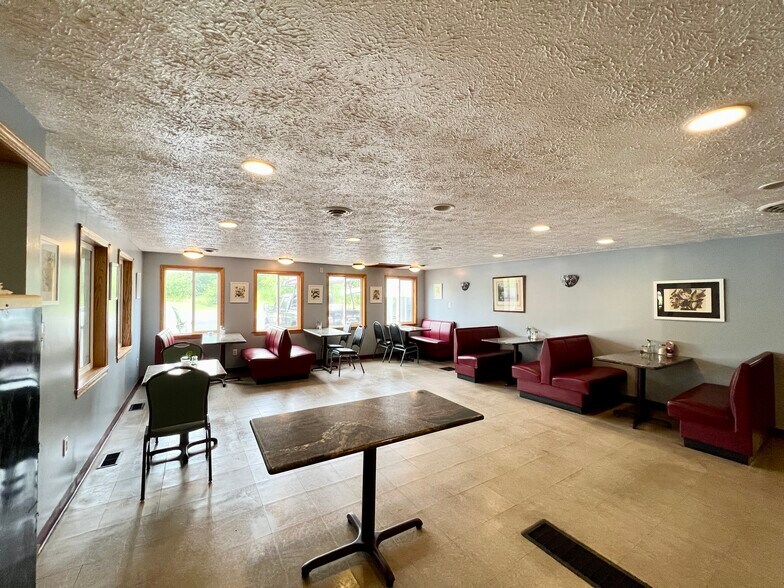 More Photos Of 444 North Ave, Hilton Restaurant For Sale