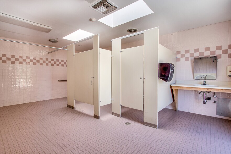 More Photos Of 6889 Sunny Vista Rd, Joshua Tree Lodge Meeting Hall For Sale