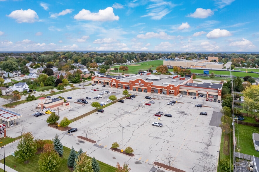 More Photos Of 2817 N 15th St, Sheboygan Supermarket For Lease