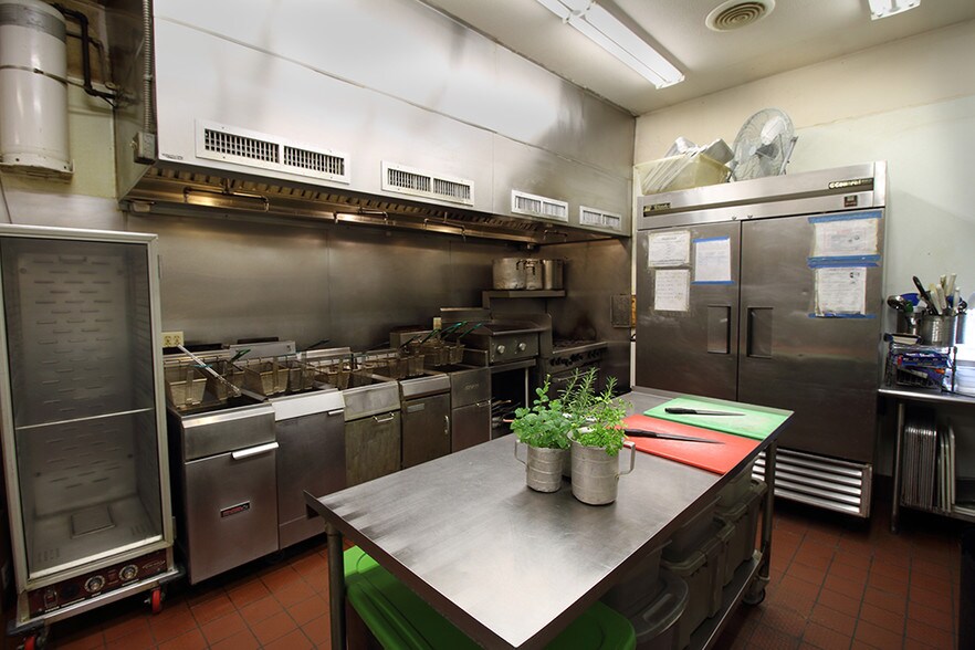 More Photos Of 814 Water St, Waxahachie Restaurant For Sale