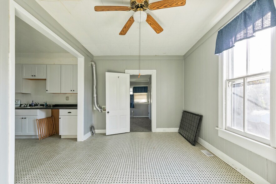 More Photos Of 307 Railroad Ave, Ashland Storefront Retail Residential For Sale