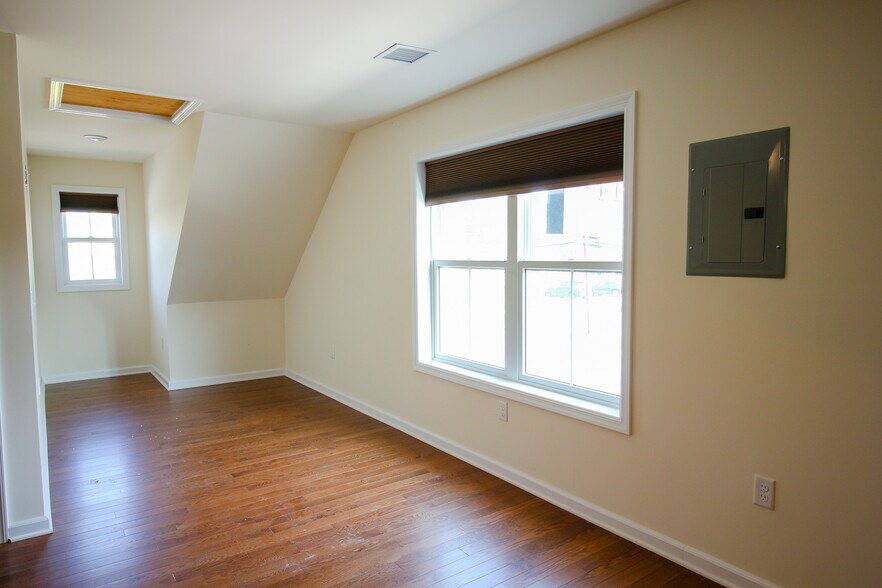 More Photos Of 368 E Main St, Middletown Restaurant For Sale