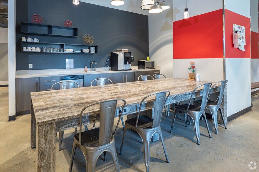 More Photos Of 5113 S Harper Ave, Chicago Coworking Space