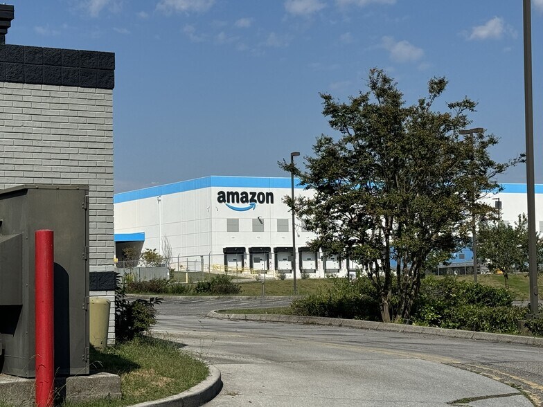 More Photos Of 2904 Knoxville Center Dr, Knoxville General Retail For Sale