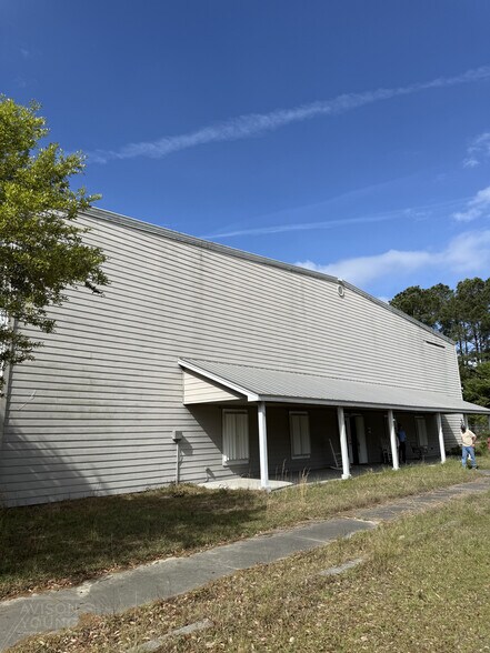More Photos Of 89 Schein Loop, Beaufort Industrial For Sale