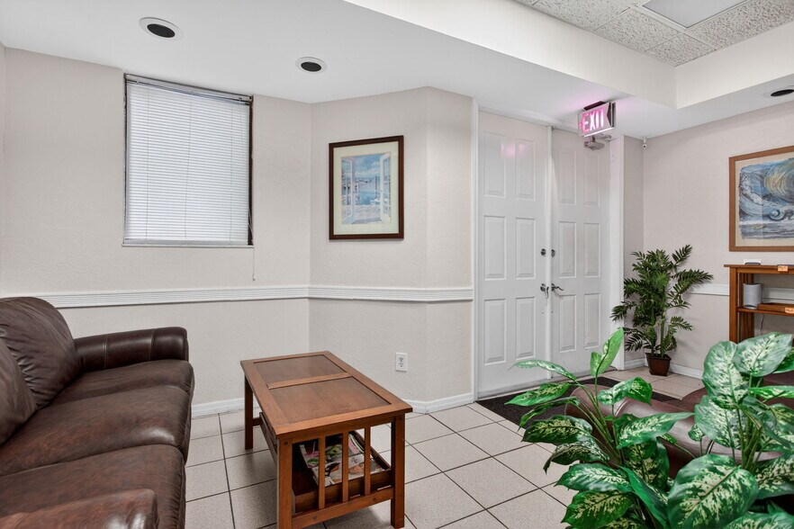 More Photos Of 513 N State Road 7, Margate Office For Lease