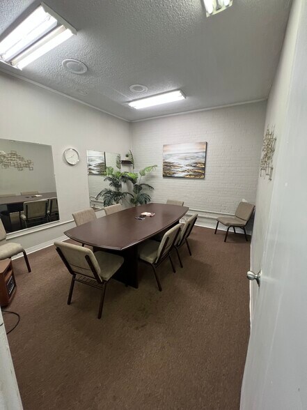 More Photos Of 1710 E Bessemer Ave, Greensboro Office For Lease