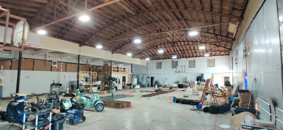 More Photos Of 110 S Driftwood Ave, Marietta Warehouse For Lease