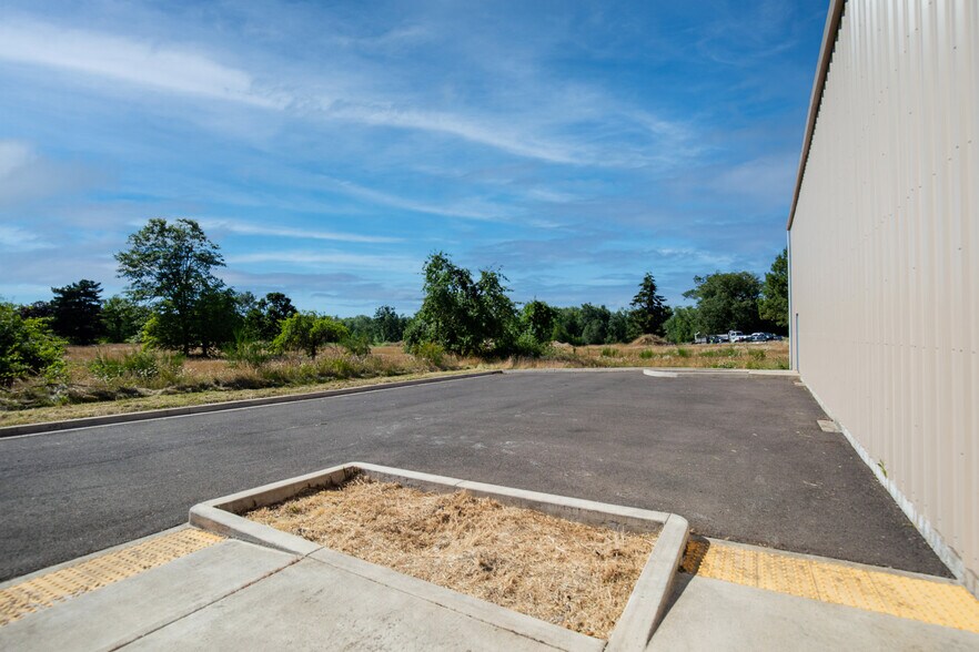 More Photos Of 25189 Jeans Road Rd, Veneta Manufacturing For Sale