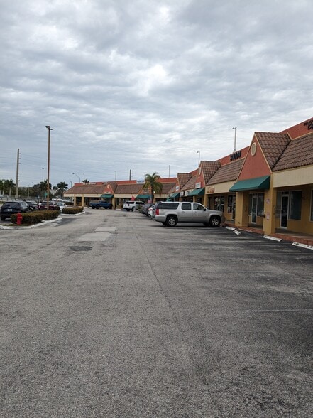 More Photos Of 701-769 NW Federal Hwy, Stuart Unknown For Lease