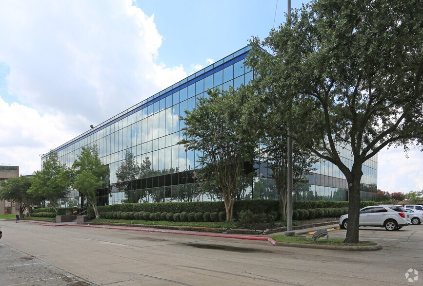 More Photos Of 1300 N Sam Houston Pky E, Houston Office Residential For Lease