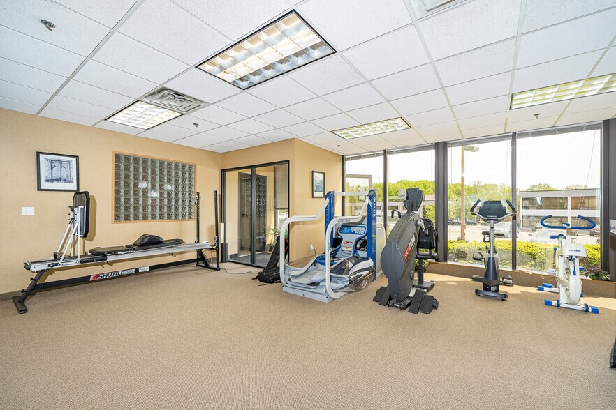 More Photos Of 2 Forest Ave, Paramus Medical For Lease