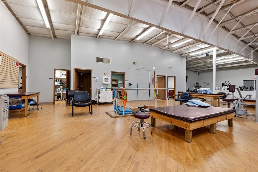 More Photos Of 18 Sportsman Dr, Clarion Medical For Lease