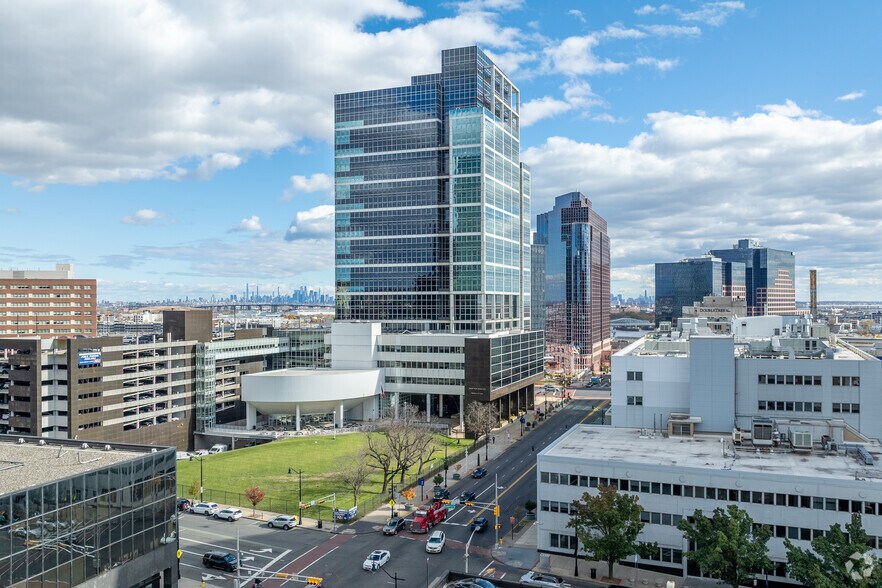 More Photos Of 1085 Raymond Blvd, Newark Office For Lease