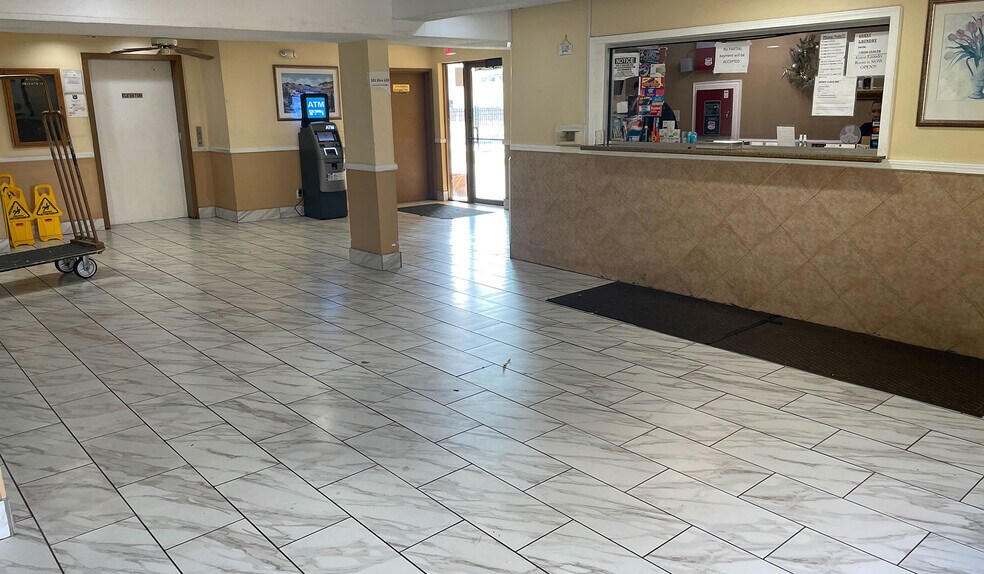 More Photos Of 12500 North Fwy, Houston Hotel For Sale