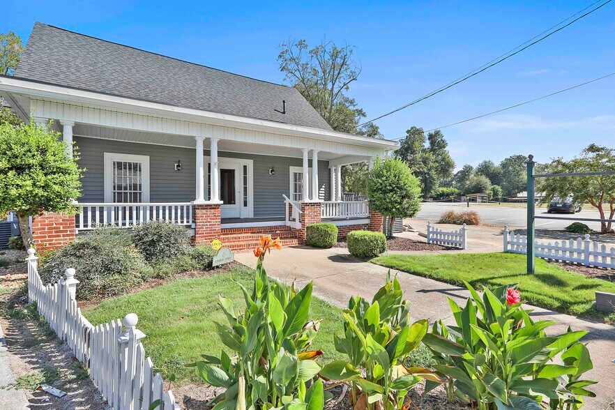 Primary Photo Of 8 Savannah St, Newnan Office For Lease