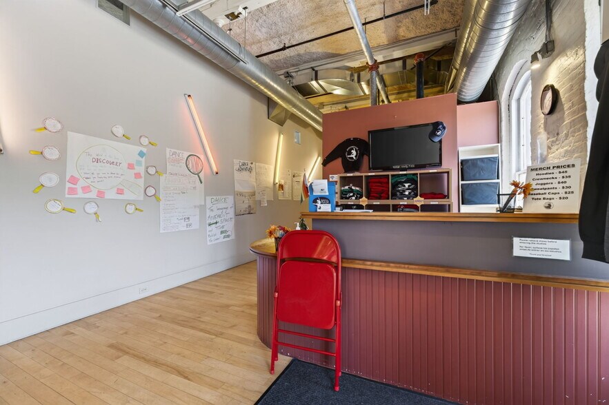 More Photos Of 420 Park St, Housatonic Flex For Sale