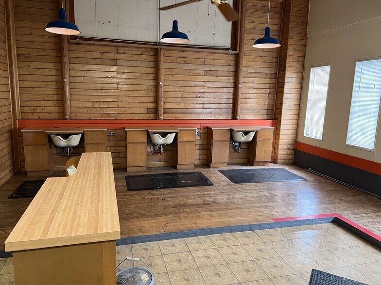 More Photos Of 1701-1719 SE Hawthorne Blvd, Portland Storefront For Sale