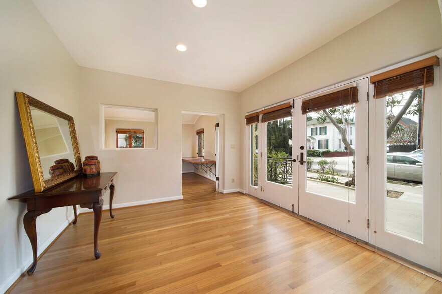 More Photos Of 2003 N Broadway, Santa Ana Office For Lease