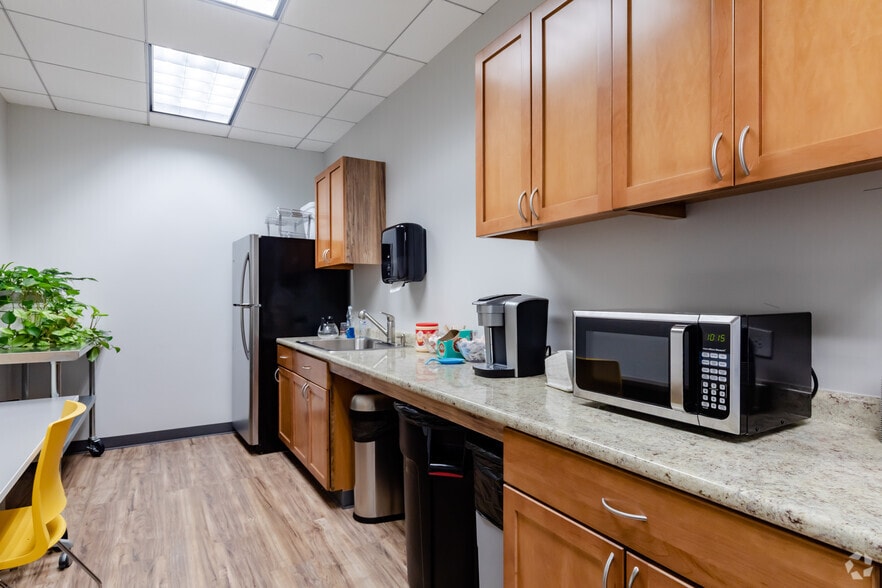 More Photos Of 1600 Golf Rd, Rolling Meadows Coworking Space