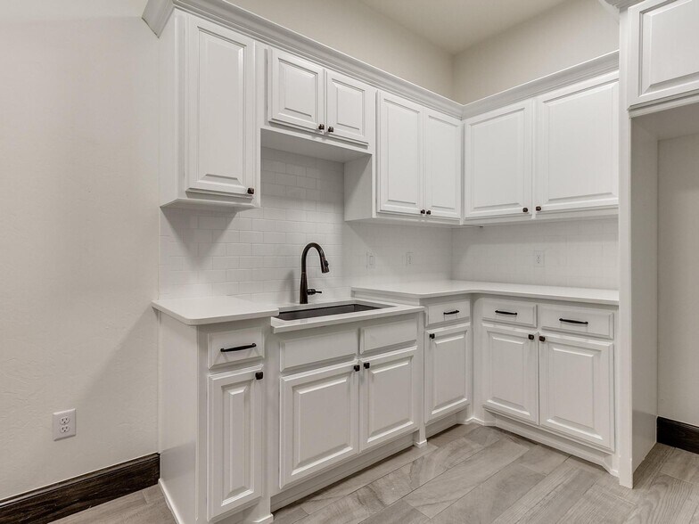 More Photos Of 4331 Adams, Norman Office For Lease