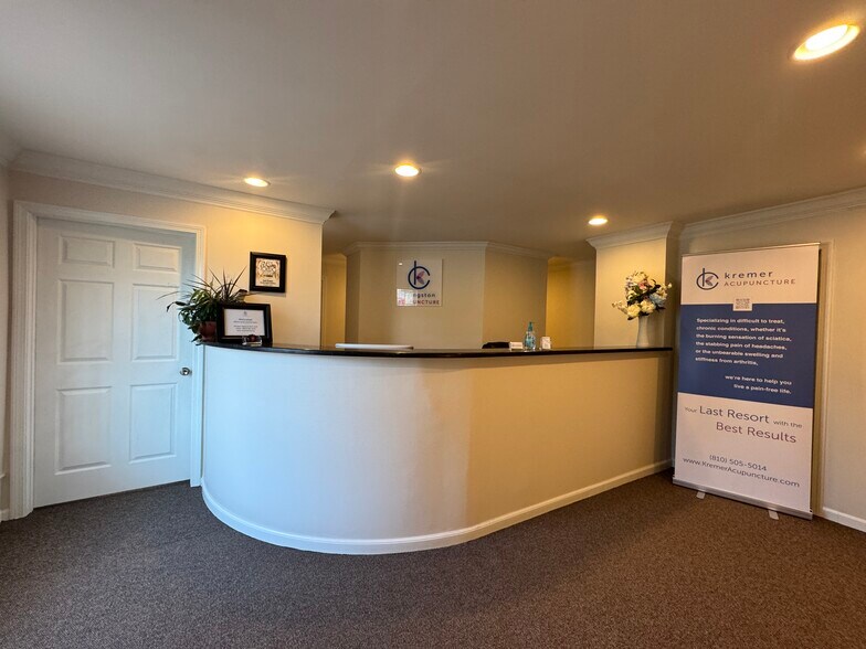 More Photos Of 8123 Grand River Rd, Brighton Medical For Sale
