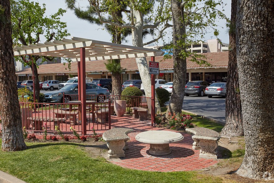 More Photos Of 1111 W Town and Country Rd, Orange Business Park For Lease
