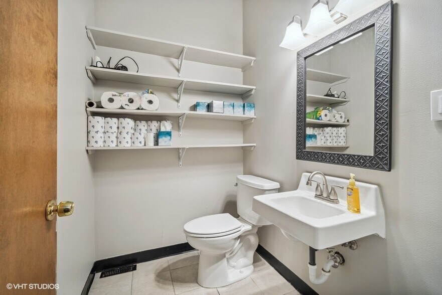 More Photos Of 2028-2104 Oakton St, Park Ridge Medical For Lease