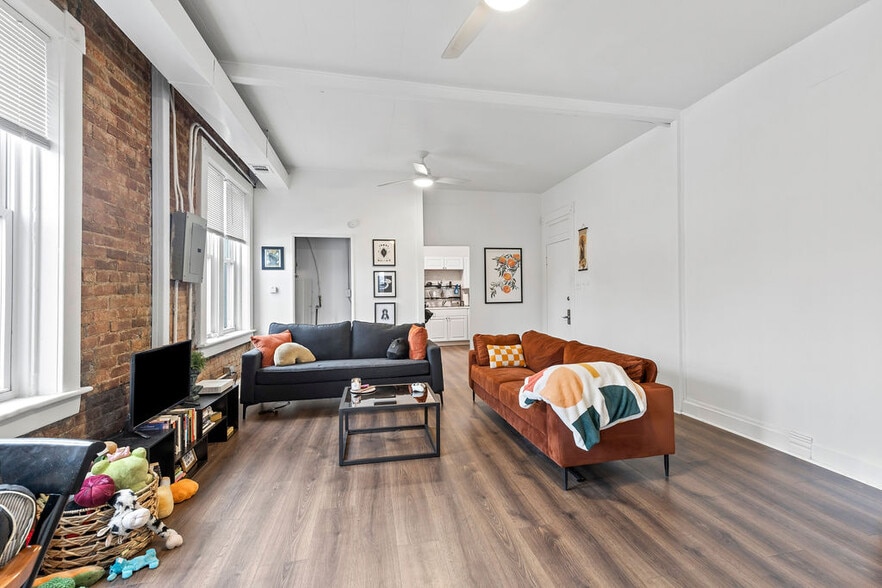 More Photos Of 1185-1205 W Broad St, Columbus Storefront Retail Office For Sale