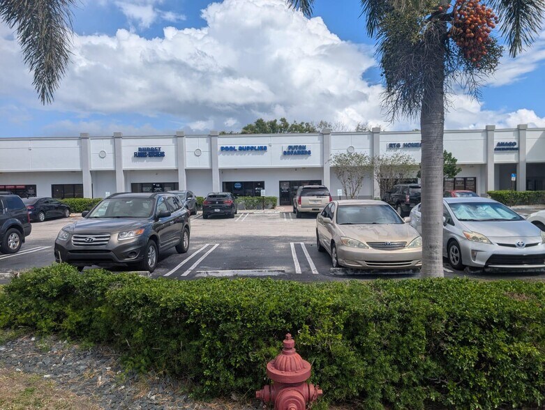 More Photos Of 3300 S Congress Ave, Boynton Beach Showroom For Lease