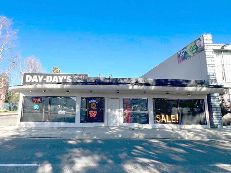 More Photos Of 339 W 17th St, Santa Ana Freestanding For Sale