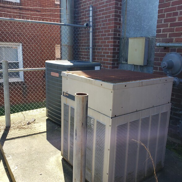 More Photos Of 117 N College Ave, Newton Theater Concert Hall For Sale