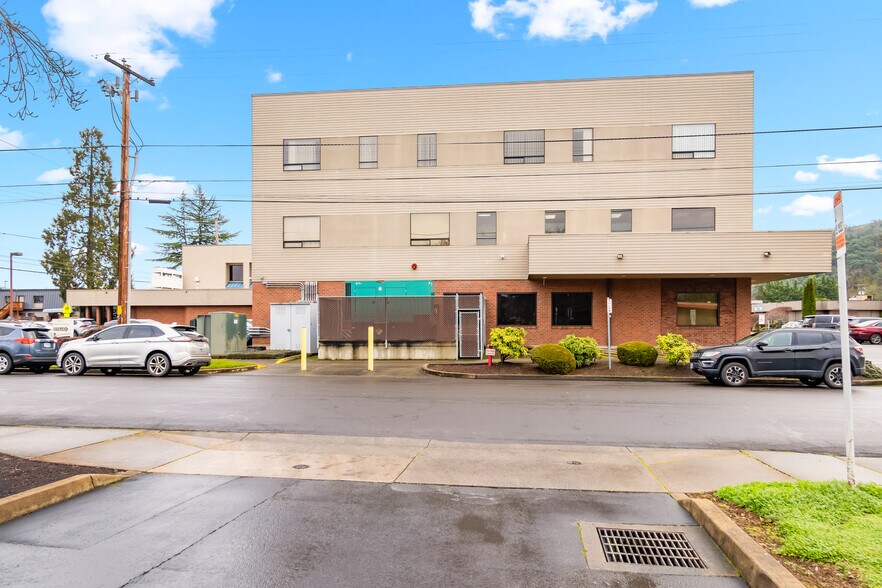 More Photos Of 1813 W Harvard Ave, Roseburg Medical For Lease