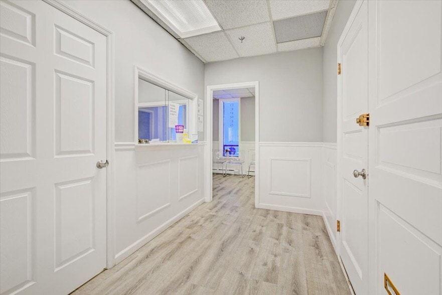 More Photos Of 992 Clifton Ave, Clifton Medical For Sale