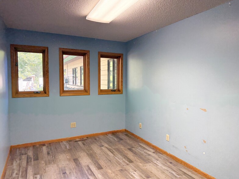 More Photos Of 14387 Edgewood Dr, Baxter Office For Lease