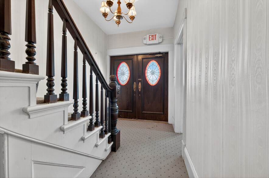 More Photos Of 209 N Main St, Belleville Medical For Sale