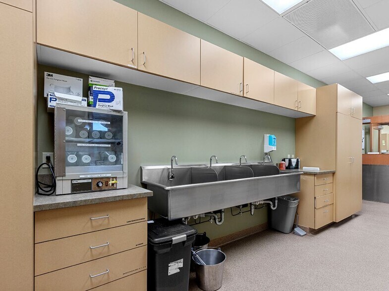 More Photos Of 4706 New Horizons Blvd, Appleton Medical For Sale