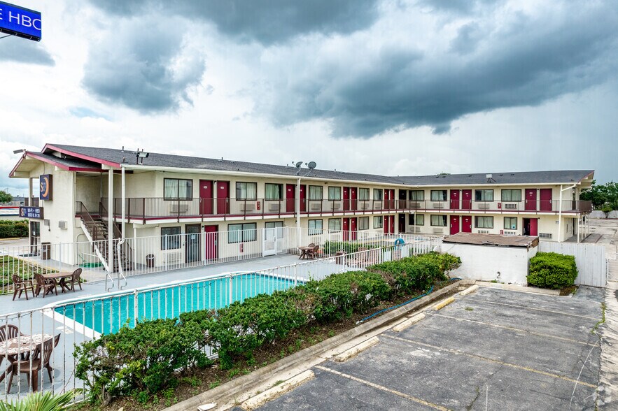 More Photos Of 9503 N Interstate 35, San Antonio Hotel For Sale