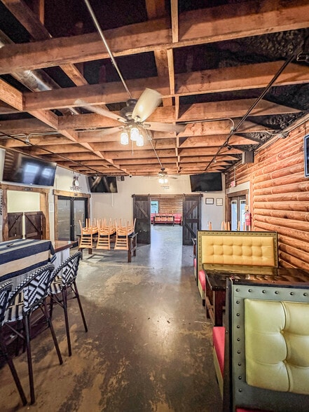 More Photos Of 440 E Cherokee St, Blacksburg Restaurant For Sale