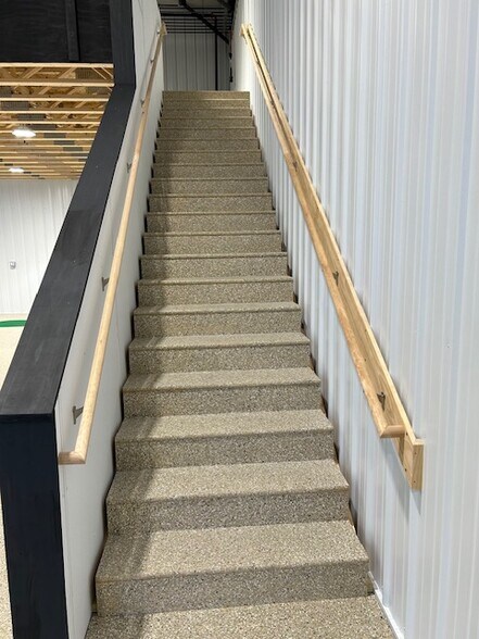 More Photos Of 24947 Larson Ln, Lakeville Warehouse For Sale